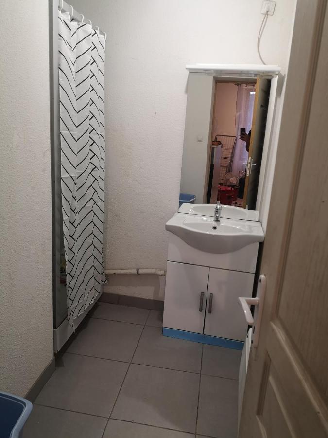 F1 1Er Etage 3 Personnes Apartment Aubenas Exterior foto